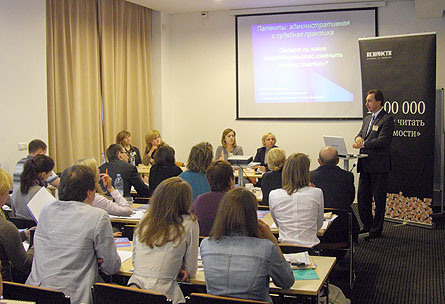 Viktor Stankovsky、Dr.Natalia Radchenko、Dr.Tatiana PogrebinskayaがセミナーIP講演者