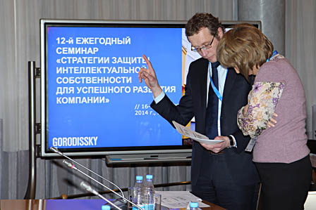 Consultation during a break (Albert Ibragimov) Consultation during a break (Albert Ibragimov)